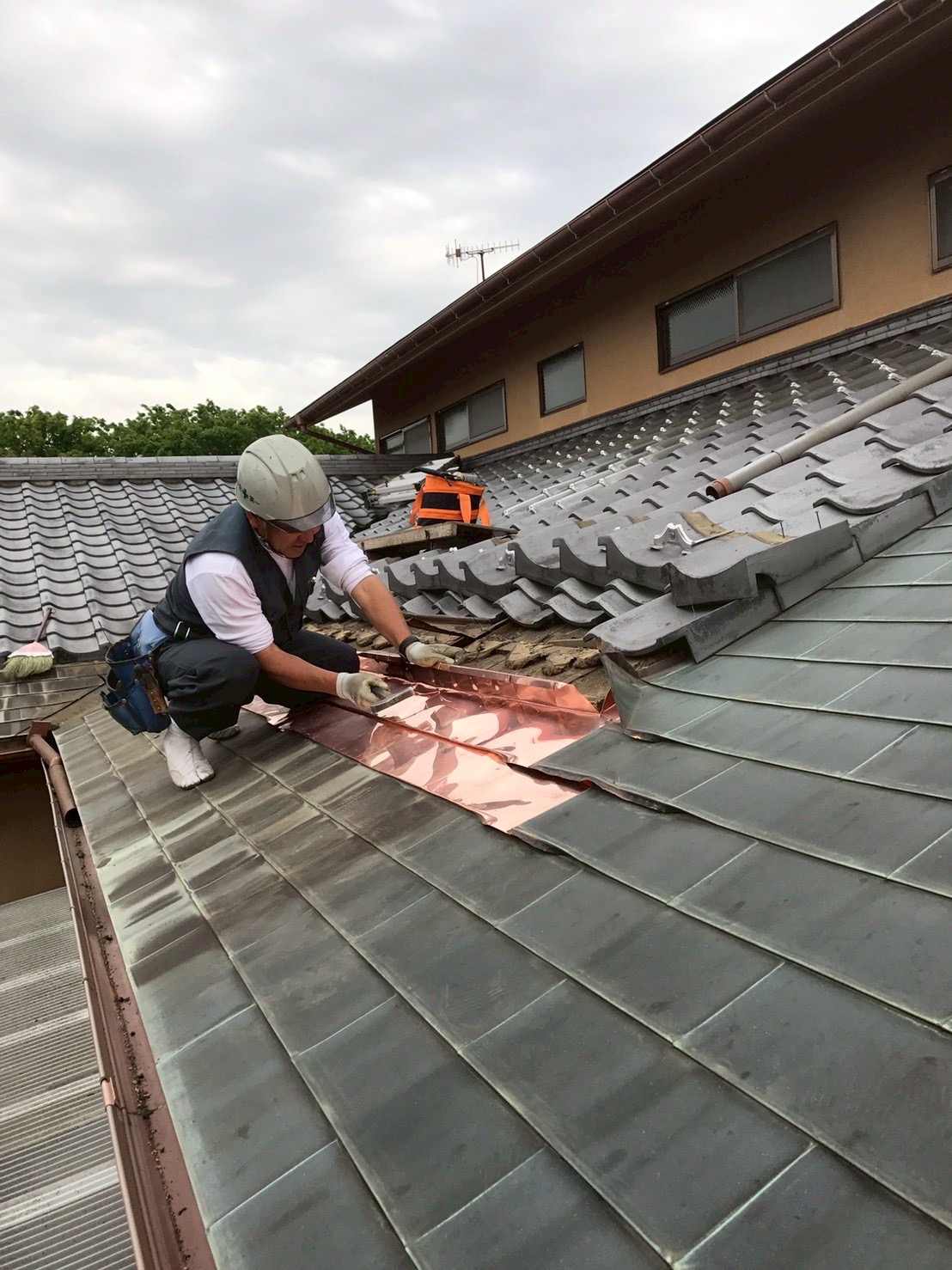 安心の自社施工で雨漏りを根本から防ぐ！